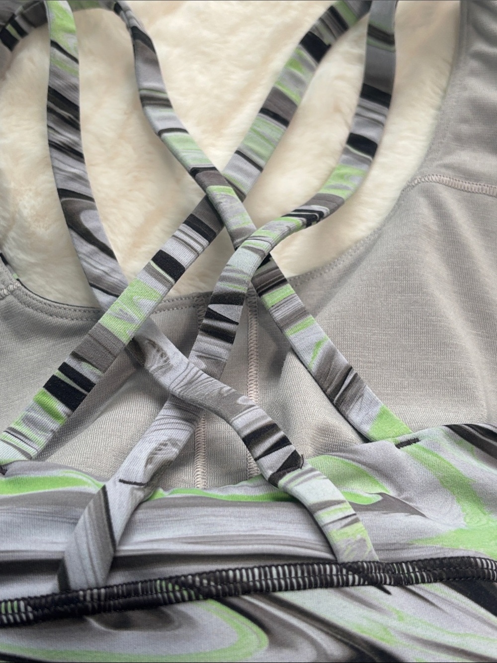 Lululemon Women's Gray & Green marble Strappy Sports Bra sz:6 - Picture 4 of 4